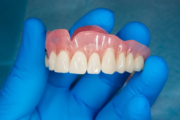 Complete and removable denture service